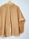 Poncho com detalhe em pele