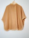 Poncho com detalhe em pele