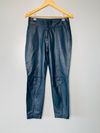 Calça em couro