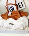 Bolsa JW PEI Hana Média