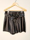 Short Zinnia em couro