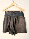 Short Zinnia em couro