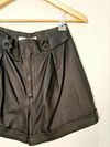 Shorts Madre Reina couro