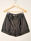 Shorts Madre Reina couro