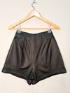 Shorts Madre Reina couro