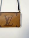 Bolsa Louis Vuitton Monogram Giant Reverse Pochette 