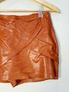 Shorts Saia Cris Barros couro