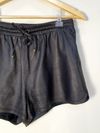 Shorts NK couro