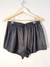 Shorts NK couro