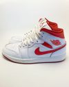 Tênis Nike Air Jordan 1 Mid SE