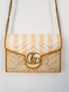 Bolsa Gucci GG Marmont Raffia Wallet on Chain 