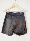 Shorts Claudia Martinez couro