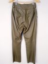 Calça em couro