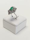 Anel em ouro branco 18K e esmeralda 