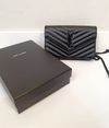 Bolsa Saint Laurent Cassandre Envelope Chain Wallet 