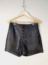Shorts Verosenso couro
