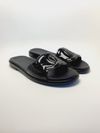 Flat Chanel 