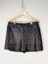 Saia Short Cris Barros couro