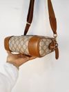 Bolsa Gucci GG Emblem Crossbody 