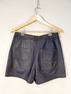 Shorts Verosenso couro