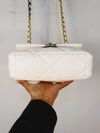 Bolsa Chanel 19 Flap Bag 
