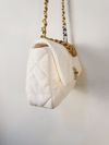 Bolsa Chanel 19 Flap Bag 