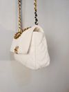 Bolsa Chanel 19 Flap Bag 