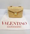 Bolsa Valentino One Stud Small Raffia Shouder Bag 