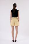 SHORTS COM RECORTES LEA