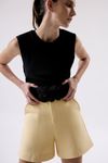 SHORTS COM RECORTES LEA