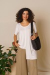 TSHIRT DECOTE U ASSIMETRICA EM MALHA LEVE DE VISCOSE - OFFWHITE