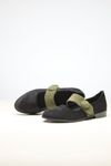 SAPATO BAIXO VELUDO PRETO E VERDE