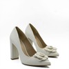 Scarpin Salto Grosso Flor Off White