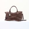 Bolsa Lateral Couro Pingente Triangular Fargo