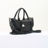 Bolsa Lateral Couro Pingente Triangular Fargo