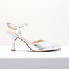 Scarpin Salto Medio Fino Bico Fino Detalhe Metalizado Prata Fargo
