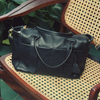Bolsa Lateral Couro Pingente Triangular Fargo
