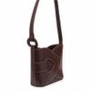 Bolsa Baguette Pequena com  Recortes Chocolate Fargo