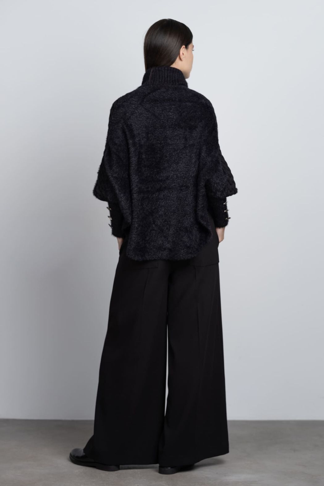 Poncho Tricot Preto Amanda 