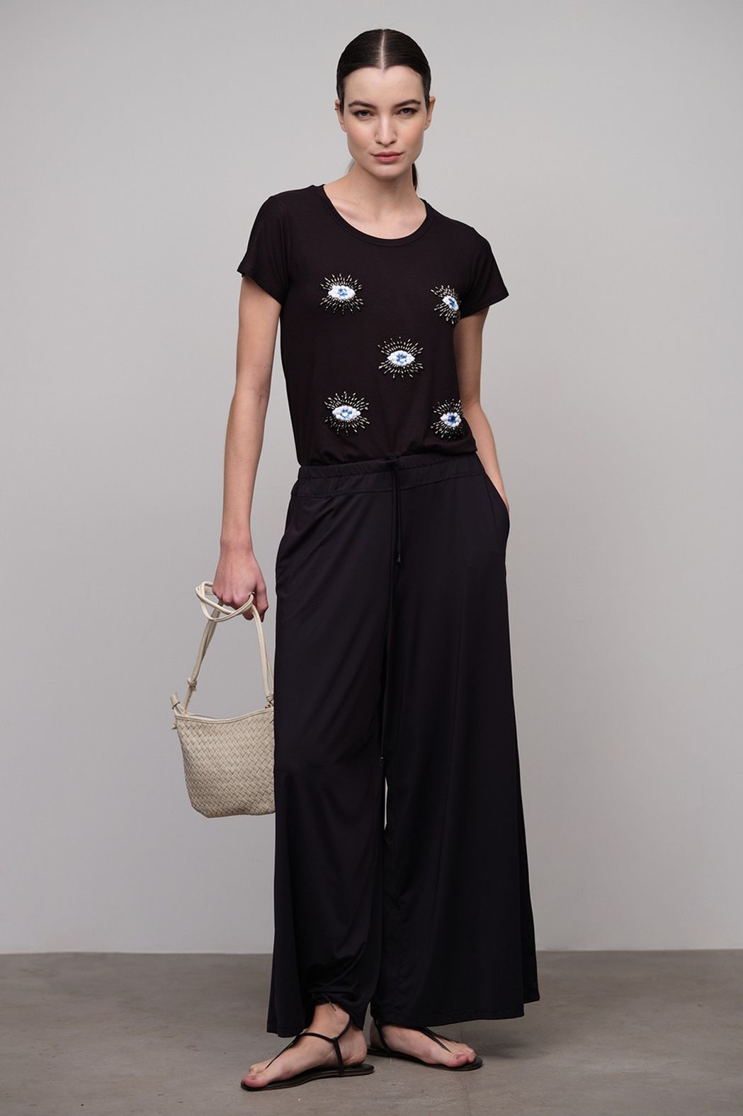 T-Shirt Bordado Olho Tania Preto 
