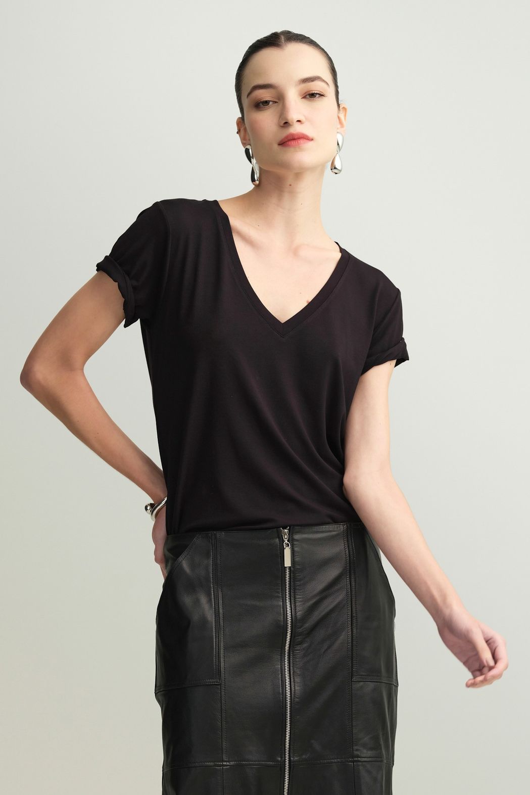 T-Shirt  Decote V Preta Edna