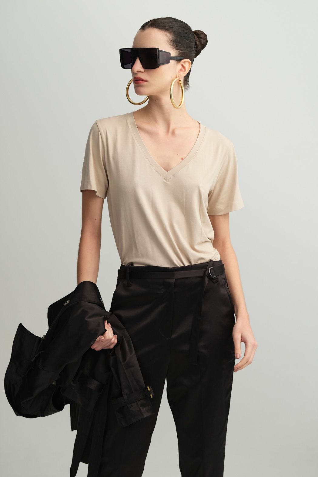 T-Shirt Decote V Bege Edna