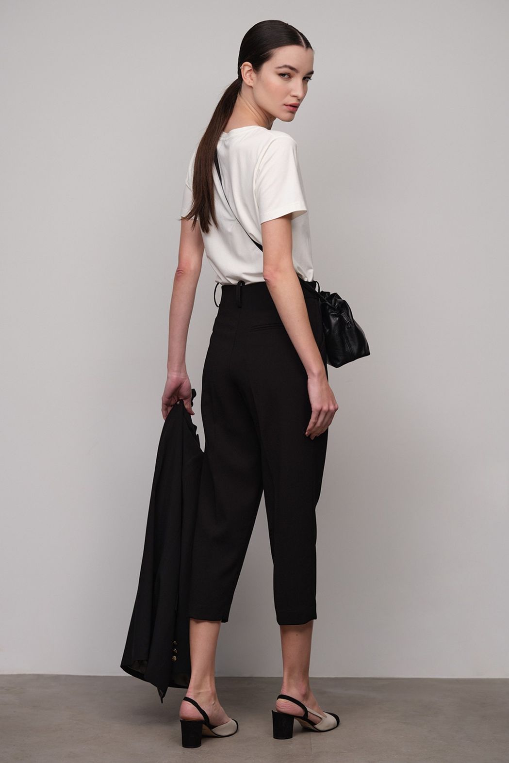 T-Shirt Decote V Off White Edna