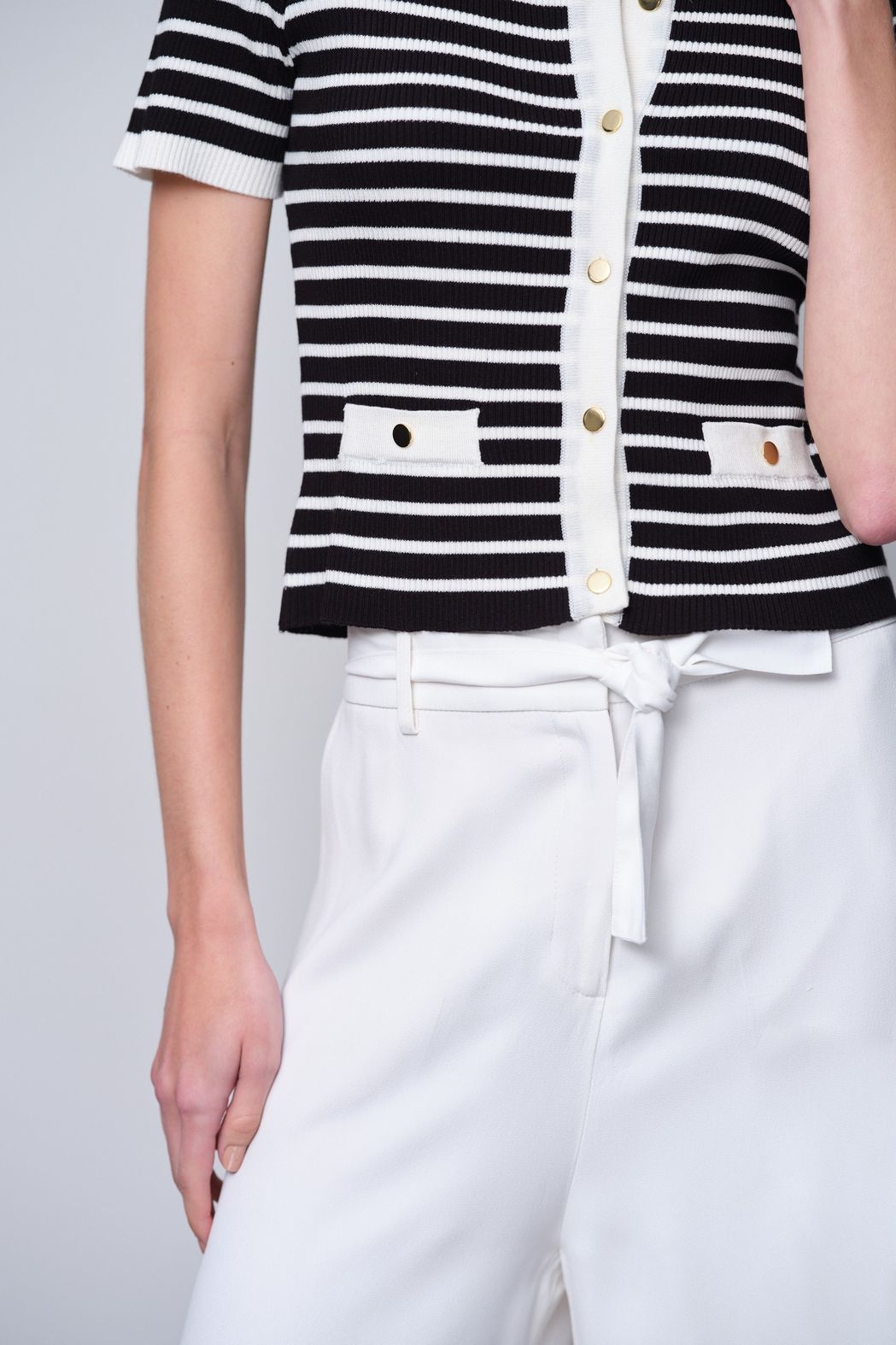 Blusa Listrada Preta e Off White Dolores