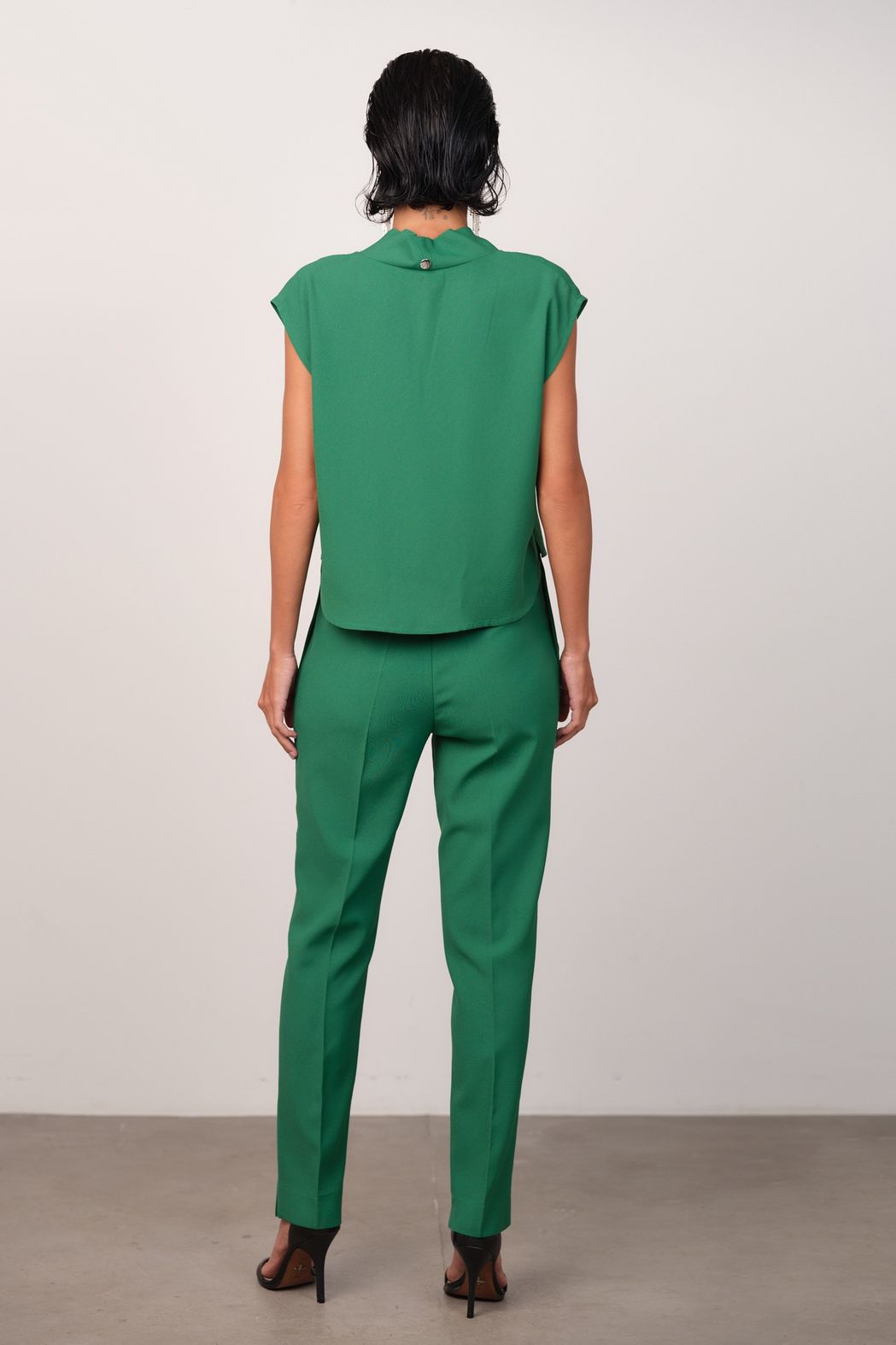 Calça Reta de Crepe Patou Verde Ingrid