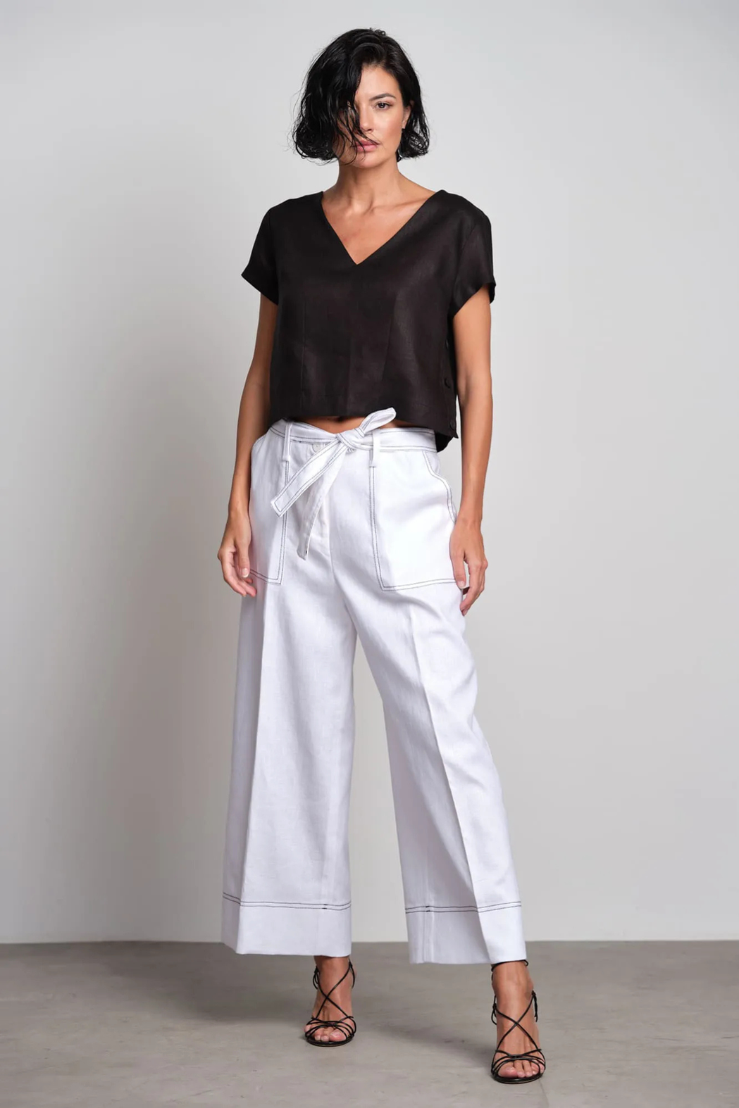 Calça Linho Branca Pesponto Preto Olivia