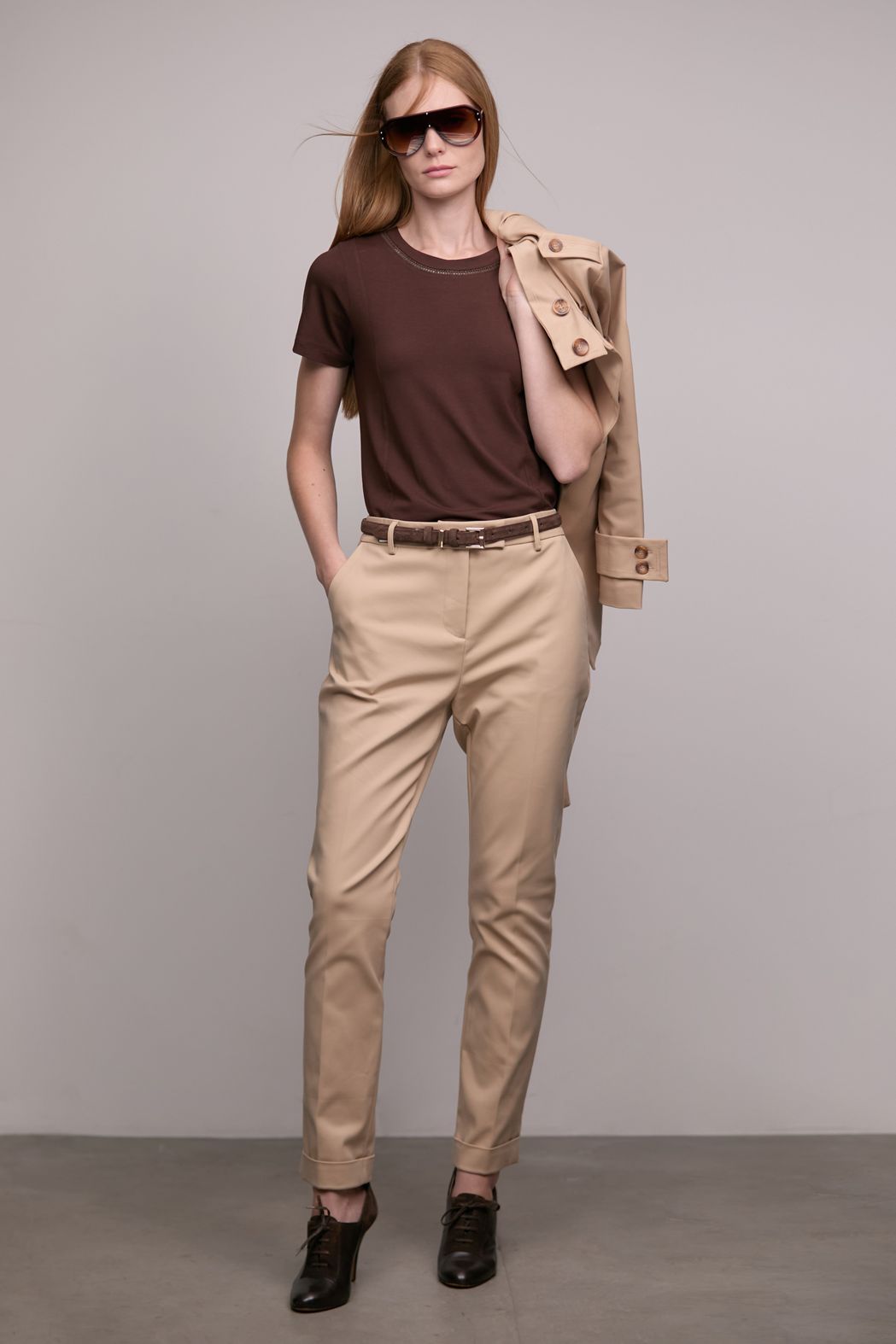 Calça Reta em Gabardine Bege Fábia