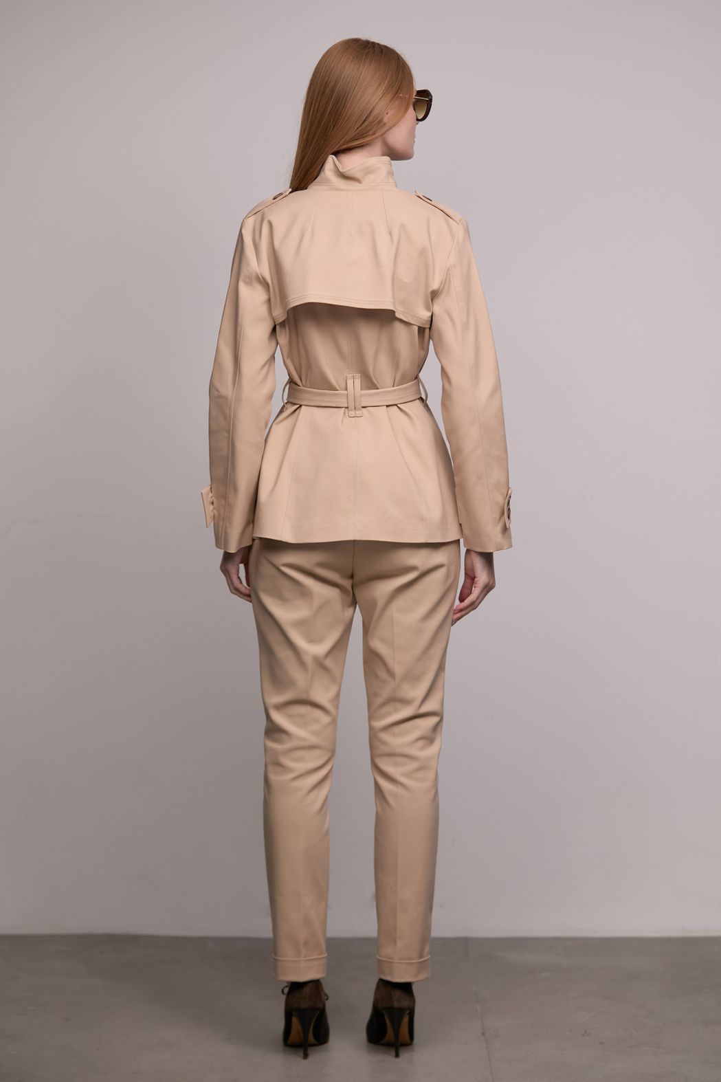 Calça Reta em Gabardine Bege Fábia