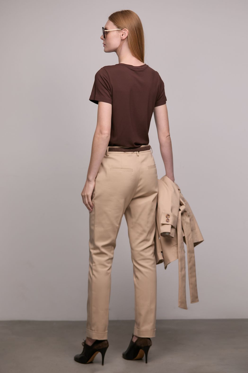Calça Reta em Gabardine Bege Fábia