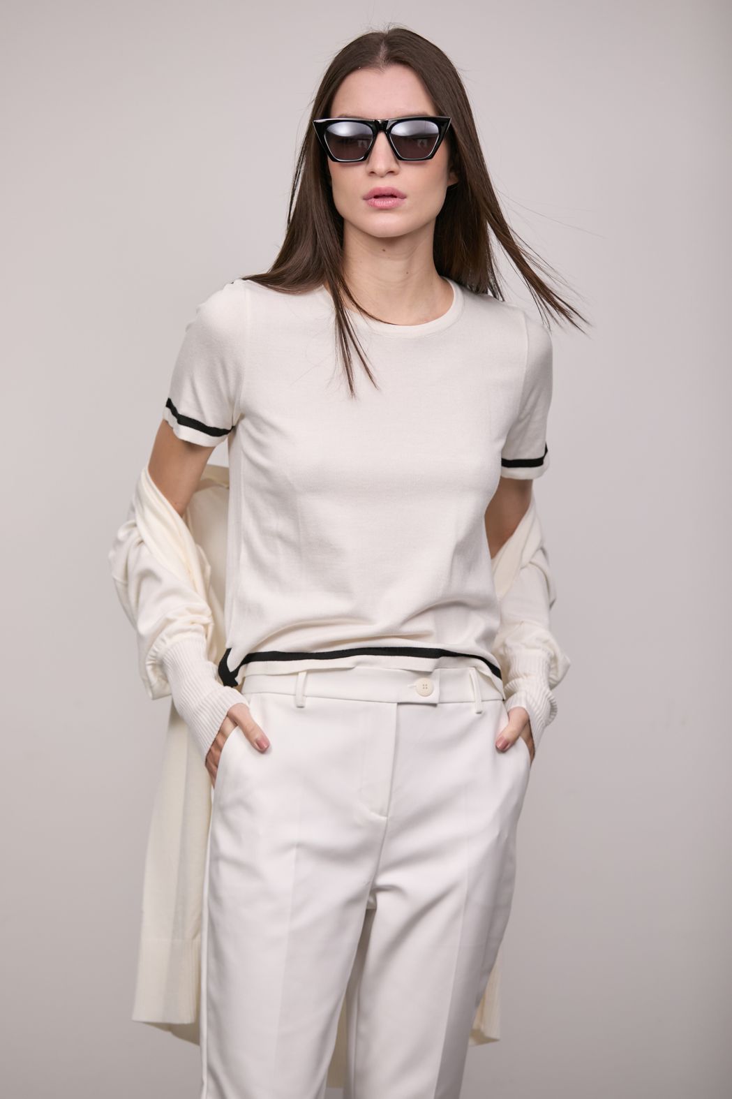 Calça Reta Gabardine Off White Fábia